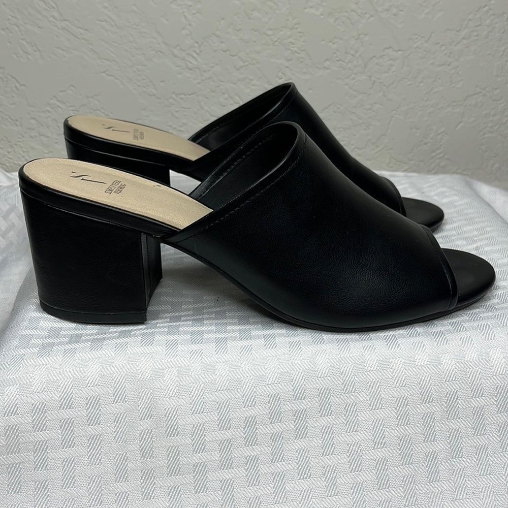 🌸 Simply Vera Mules Size 9